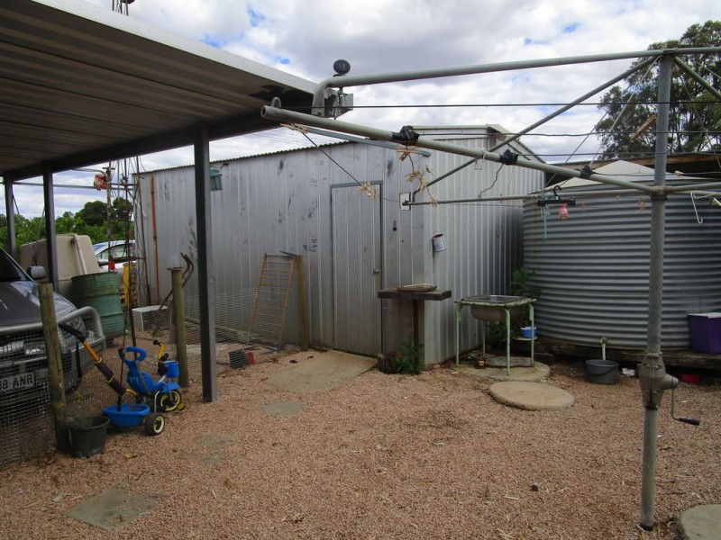 8 Arnold Coates Rd, Cobdogla SA 5346