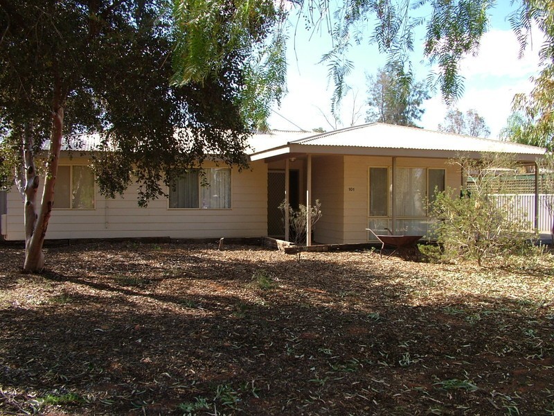 101 STUART ROAD, Roxby Downs SA 5725