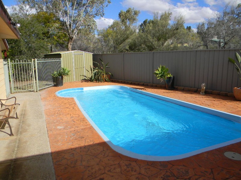 4 WIRRDA STREET, Roxby Downs SA 5725