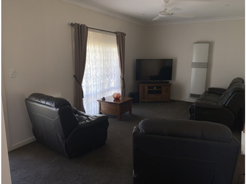 15 Swainsona Street, Roxby Downs SA 5725