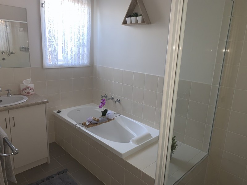 15 Swainsona Street, Roxby Downs SA 5725