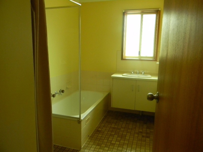 8 Hermit, Roxby Downs SA 5725