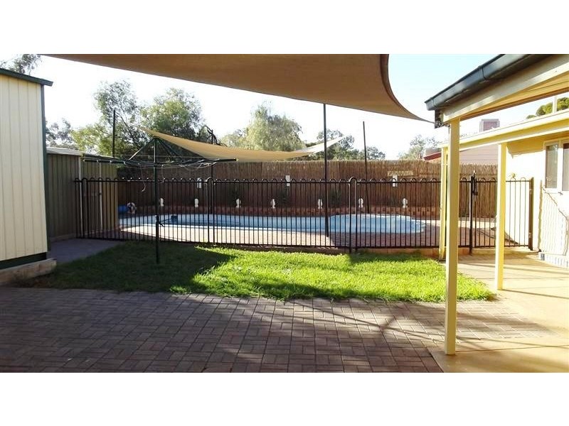 5 PIONEER DRIVE, Roxby Downs SA 5725