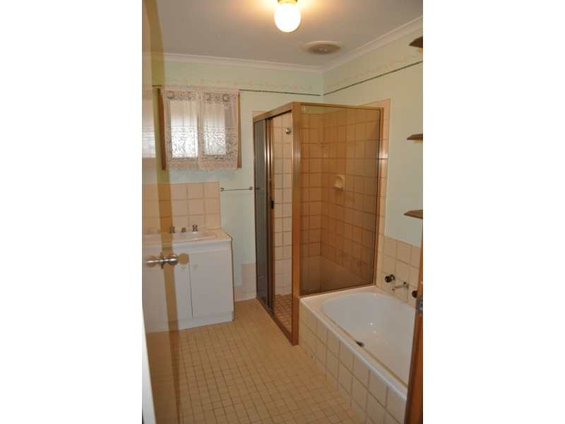 11 Bopeechee Street, Roxby Downs SA 5725