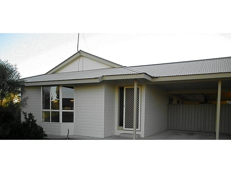 8 Eremophilia St, Roxby Downs SA 5725