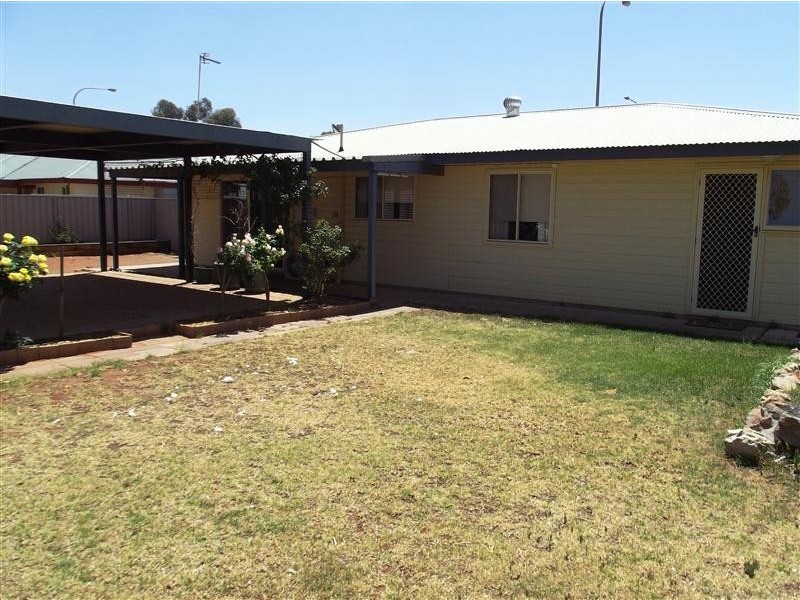 98 Stuart Road, Roxby Downs SA 5725