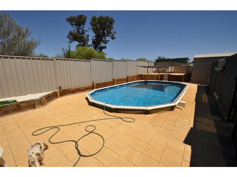 64  STUART RD, Roxby Downs SA 5725