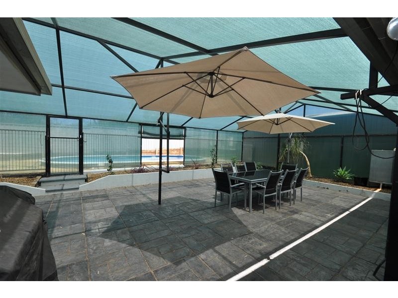 64  STUART RD, Roxby Downs SA 5725