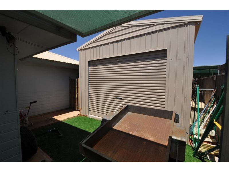 64  STUART RD, Roxby Downs SA 5725