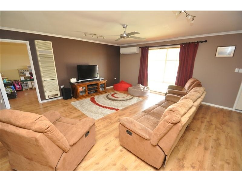 64  STUART RD, Roxby Downs SA 5725