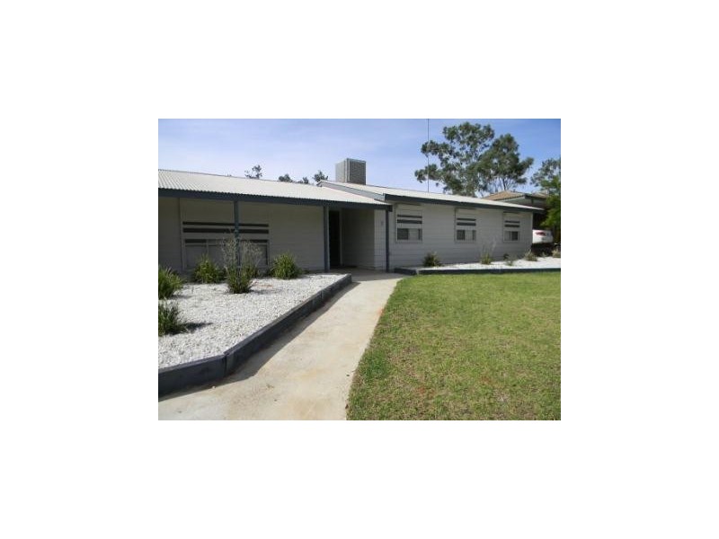 7 Blanche Crt, Roxby Downs SA 5725
