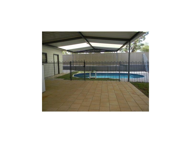 7 Blanche Crt, Roxby Downs SA 5725