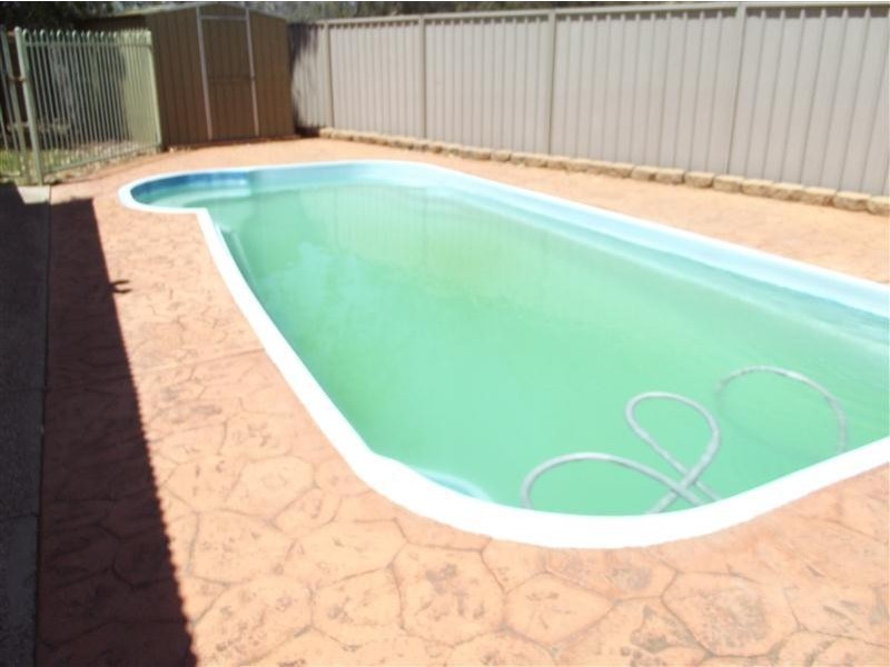4  WIRRDA STREET, Roxby Downs SA 5725
