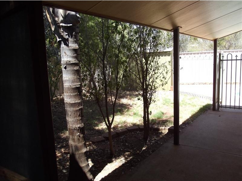 4  WIRRDA STREET, Roxby Downs SA 5725