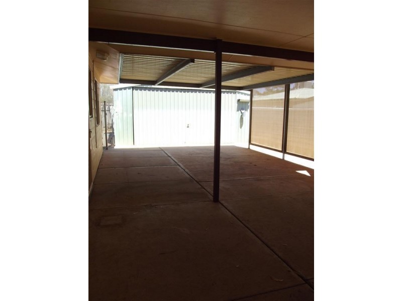 4  WIRRDA STREET, Roxby Downs SA 5725