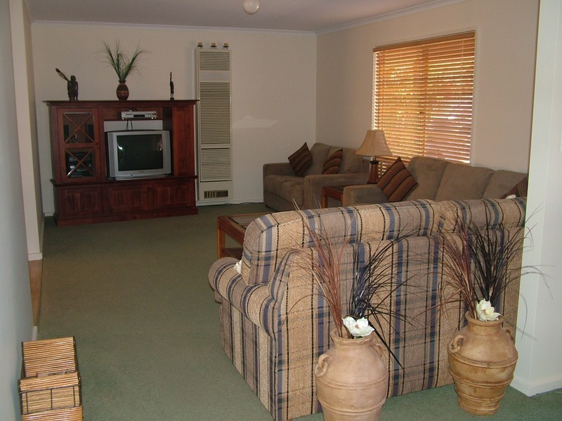 7  Melaleuca Court, Roxby Downs SA 5725