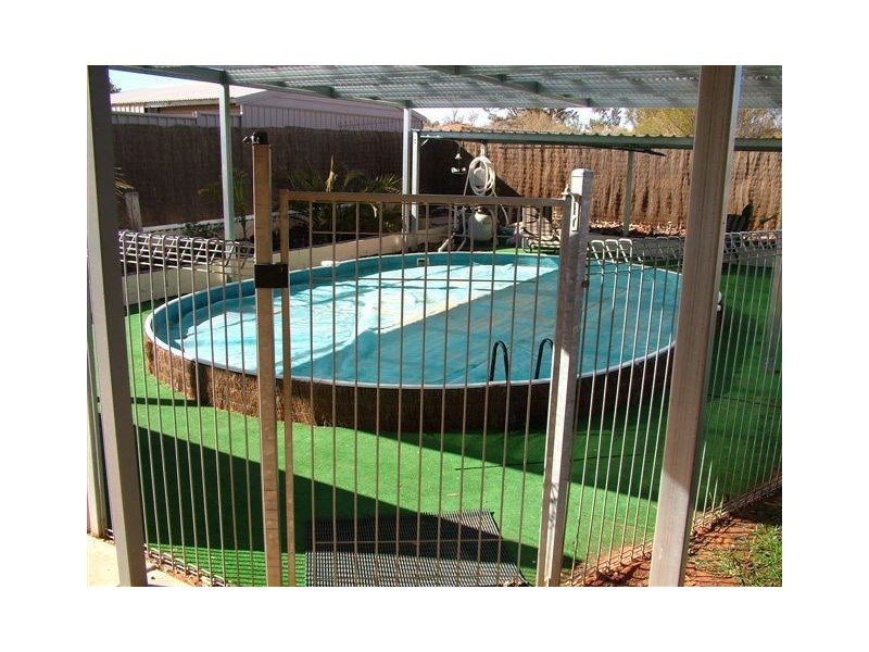 54  Hermit Street, Roxby Downs SA 5725