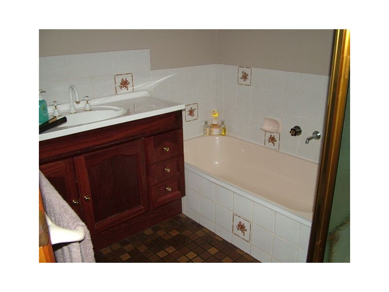 54  Hermit Street, Roxby Downs SA 5725