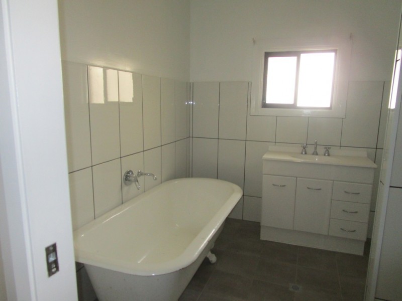 16 Waltham Street, Berri SA 5343