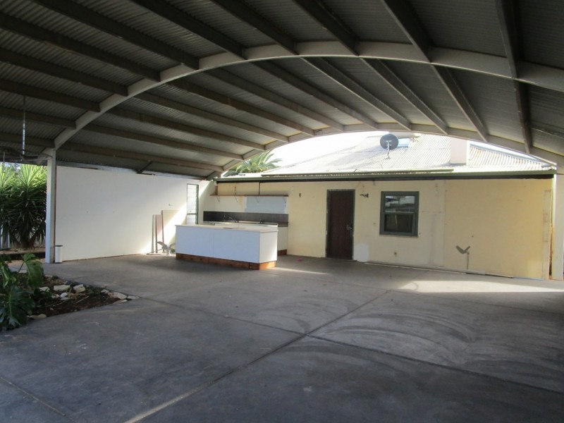 16 Waltham Street, Berri SA 5343