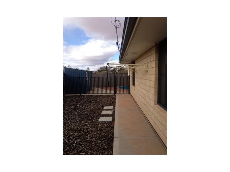 29 Tiliqua Crescent, Roxby Downs SA 5725