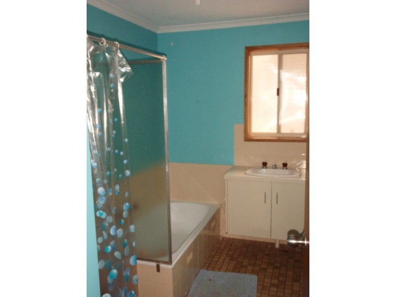 36  Hermit Street, Roxby Downs SA 5725