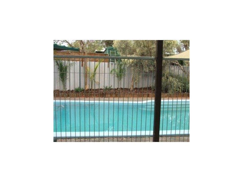 36  Hermit Street, Roxby Downs SA 5725