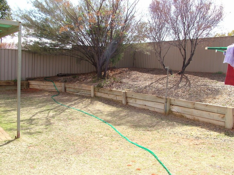 13 FINNISS STREET, Roxby Downs SA 5725