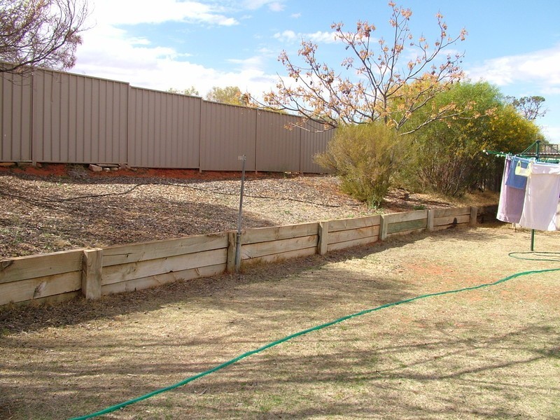 13 FINNISS STREET, Roxby Downs SA 5725