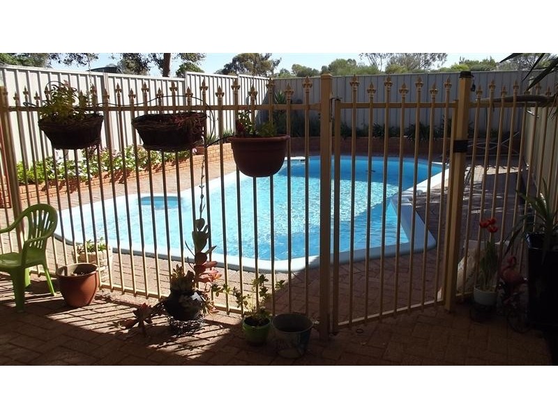 51  PIONEER DRIVE, Roxby Downs SA 5725