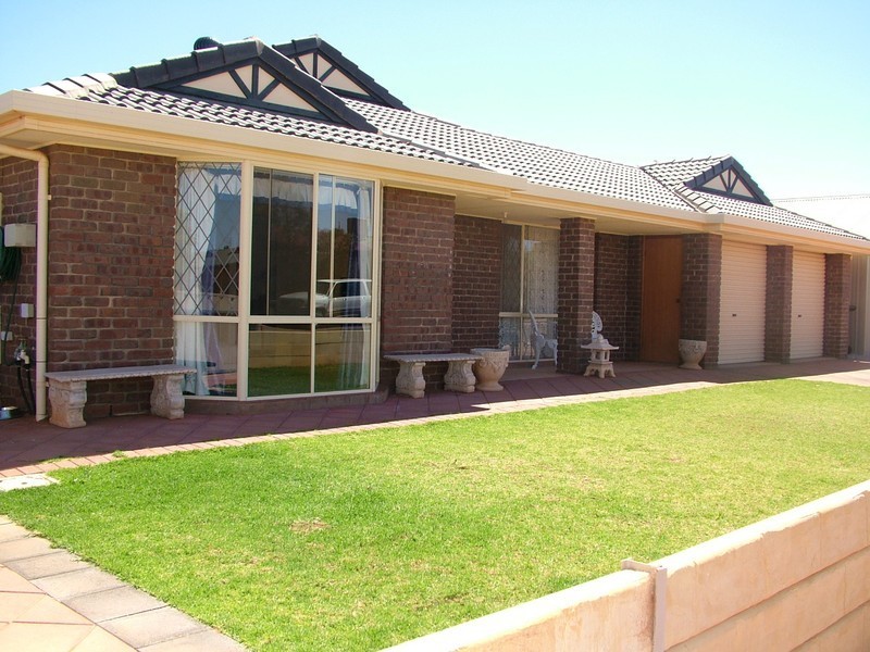 10  Agonis Road, Roxby Downs SA 5725