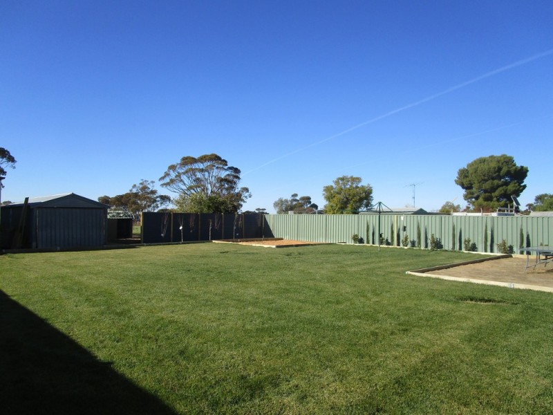14 Adelaide Road, Pinnaroo SA 5304