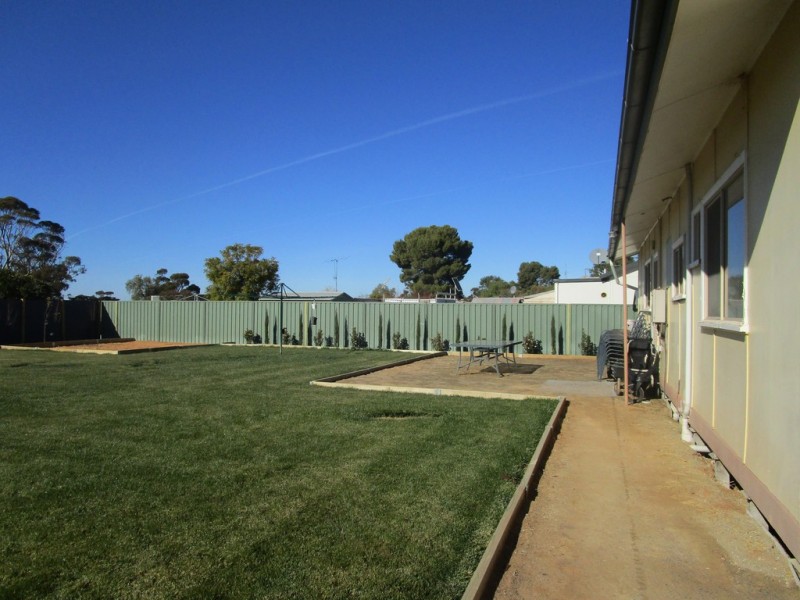 14 Adelaide Road, Pinnaroo SA 5304