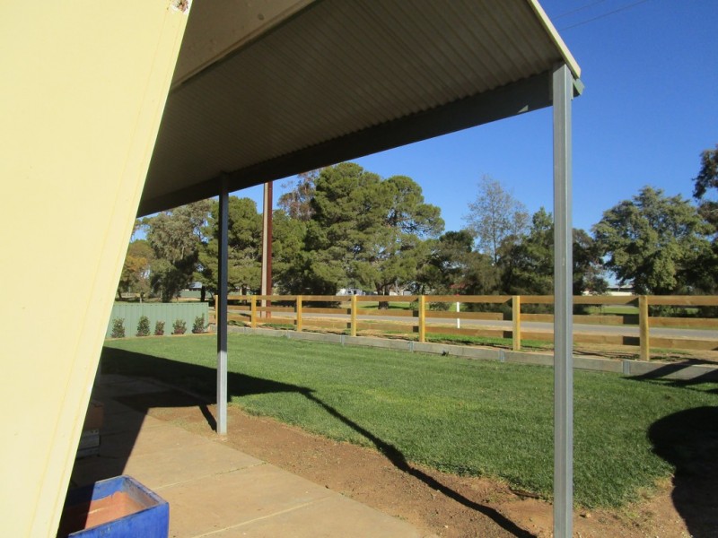 14 Adelaide Road, Pinnaroo SA 5304