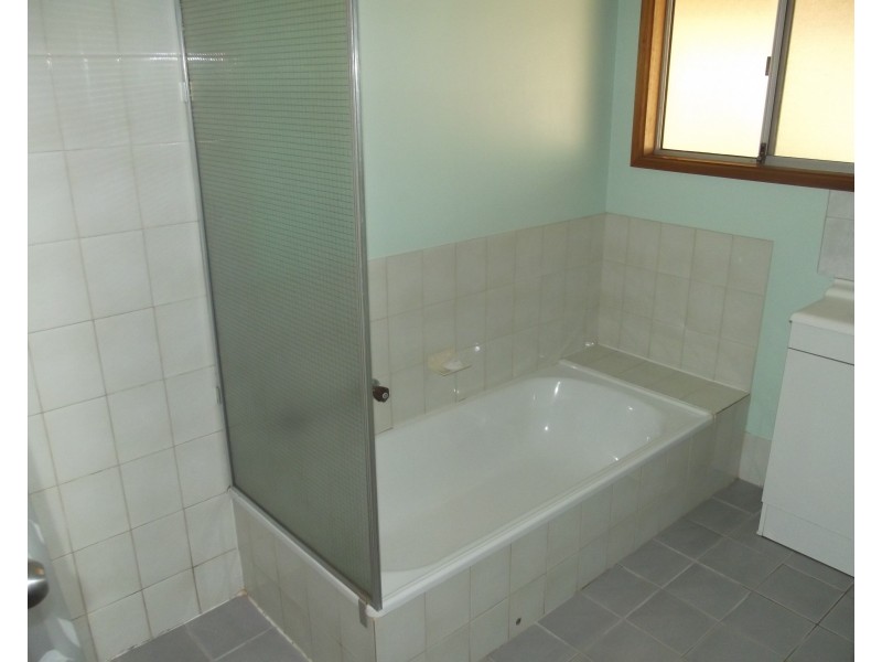 14 Axehead Road, Roxby Downs SA 5725