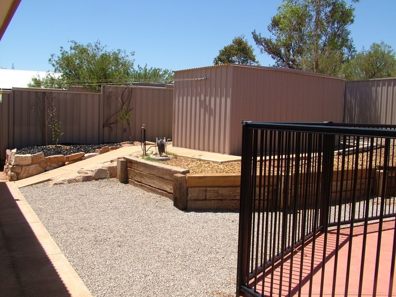 18 Pine Crescent, Roxby Downs SA 5725