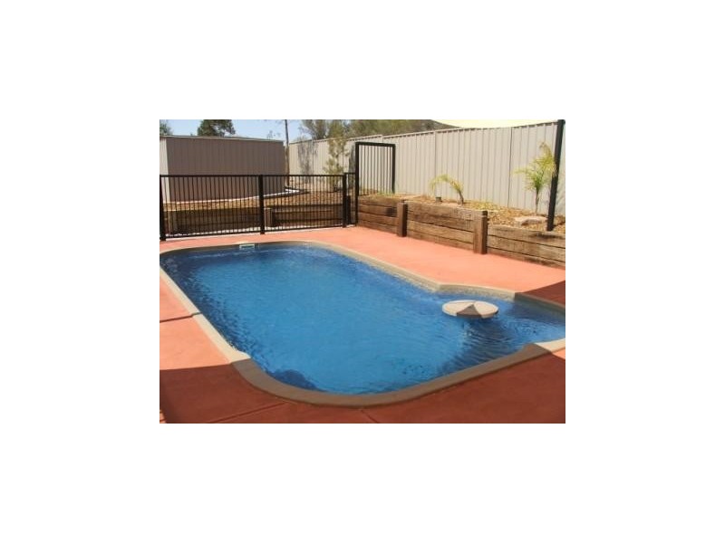 18 Pine Crescent, Roxby Downs SA 5725