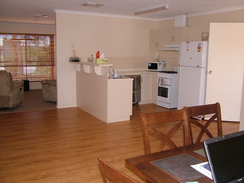 18 Pine Crescent, Roxby Downs SA 5725