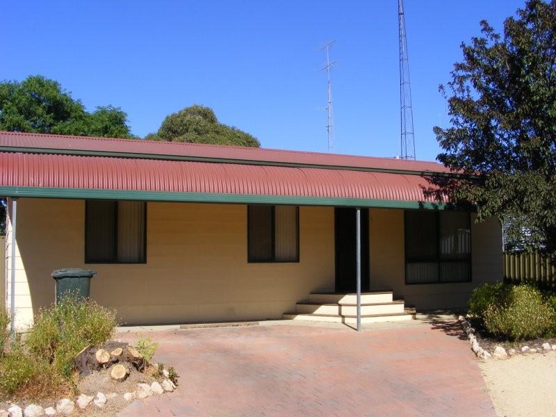 3 Eitzen St, Berri SA 5343