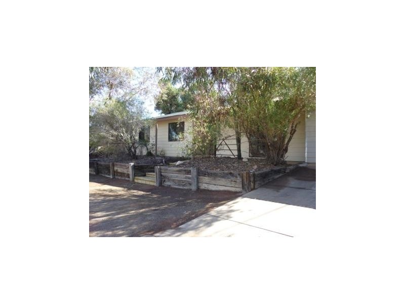 11 Kennebery Crescent, Roxby Downs SA 5725