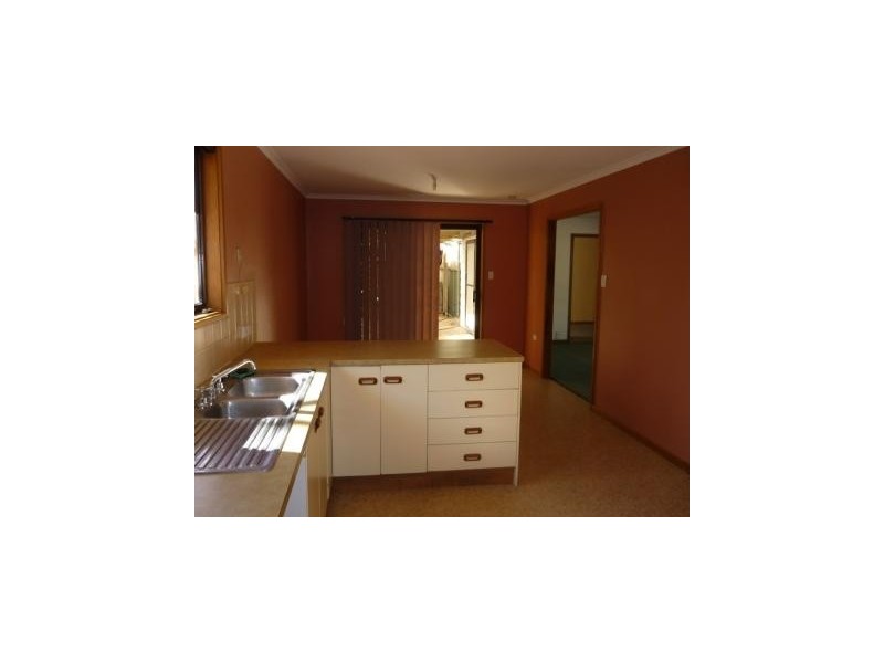 11 Kennebery Crescent, Roxby Downs SA 5725