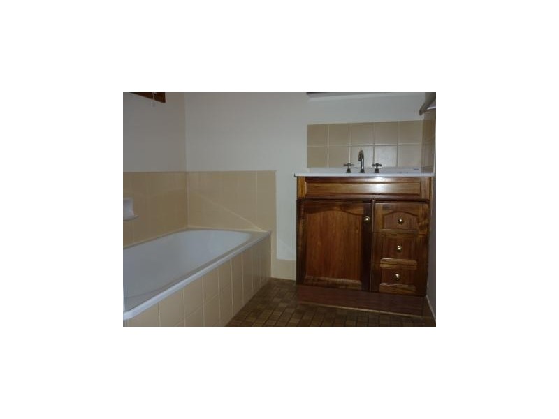 11 Kennebery Crescent, Roxby Downs SA 5725