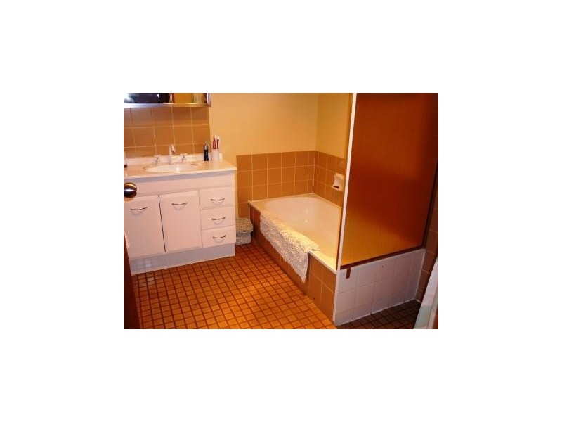 8  NYAROO COURT, Roxby Downs SA 5725