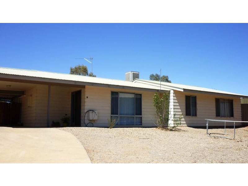 3 ARCOONA STREET, Roxby Downs SA 5725