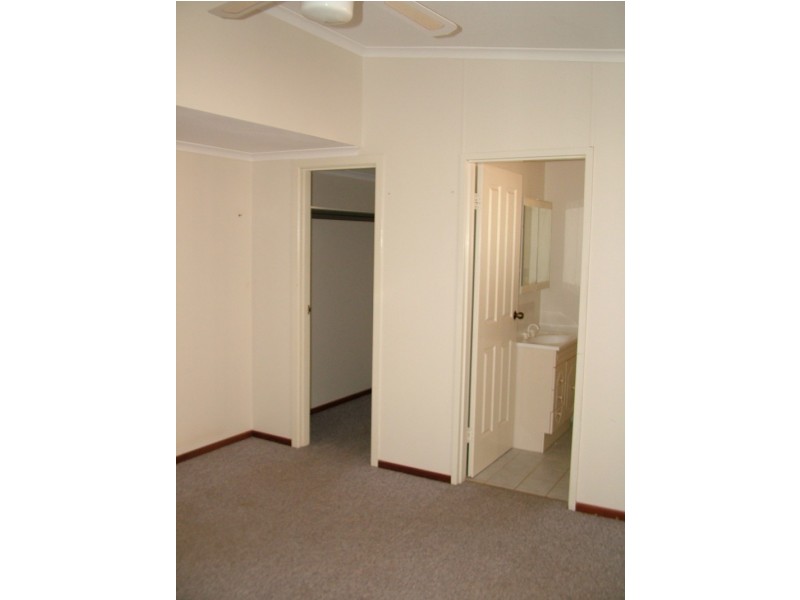 35 FINNISS STREET, Roxby Downs SA 5725