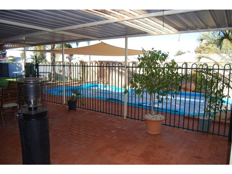 2 ATRIPLEX COURT, Roxby Downs SA 5725