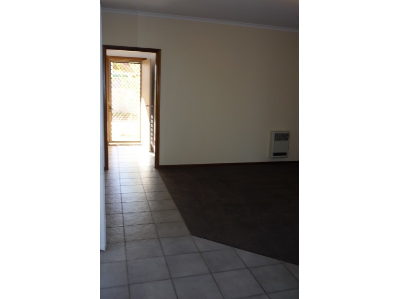 Unit 1/ 12  KENNEBERY CRESCENT, Roxby Downs SA 5725