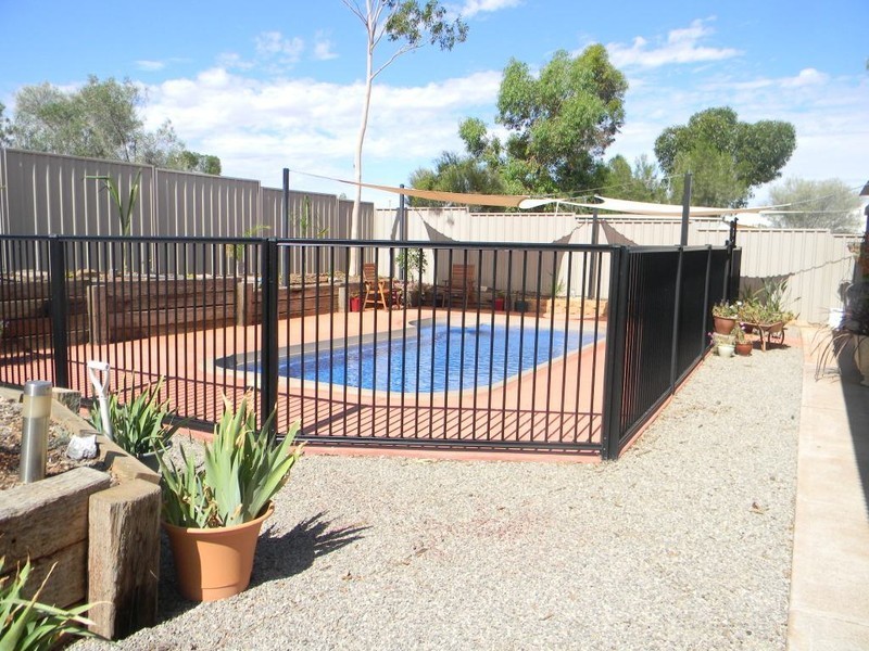 18  PINE CRESCENT, Roxby Downs SA 5725