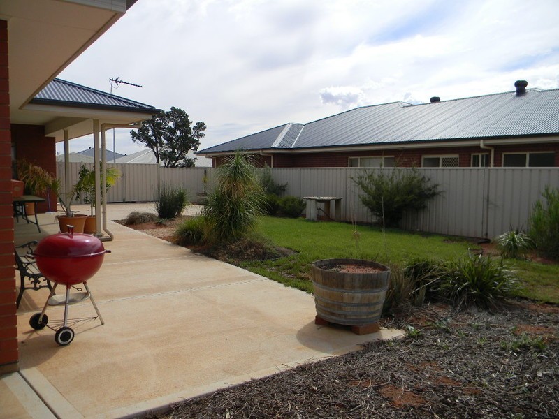 11 MELIA STREET, Roxby Downs SA 5725
