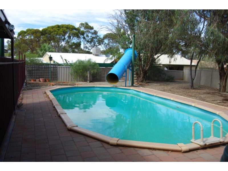 16 MULGARIA CRESCENT, Roxby Downs SA 5725